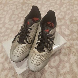 Adidas predator boys soccer cleats 5.5